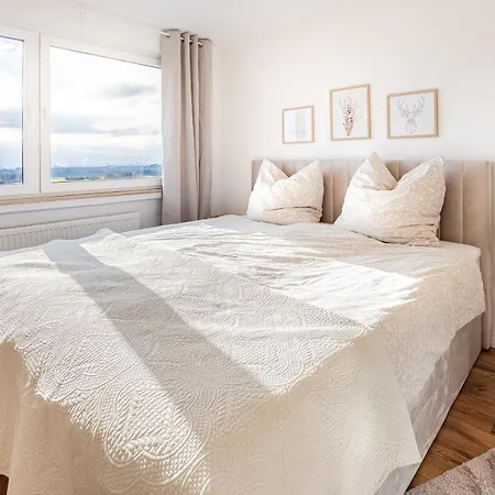 Moderne 2-Zimmer-Wohnung Mit Atemberaubender Skyline Aussicht Auf Frankfurt! Steinbach im Taunus Extérieur photo