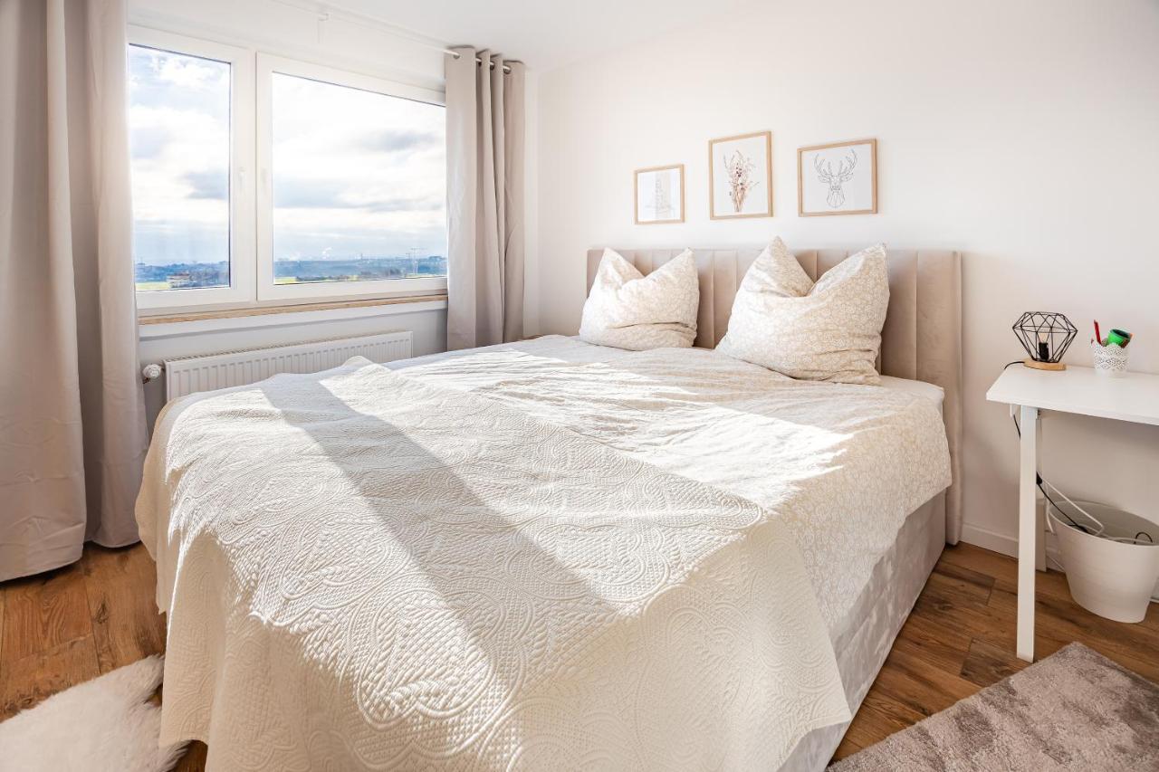 Moderne 2-zimmer-wohnung Mit Atemberaubender Skyline Aussicht Auf Frankfurt! * Steinbach im Taunus