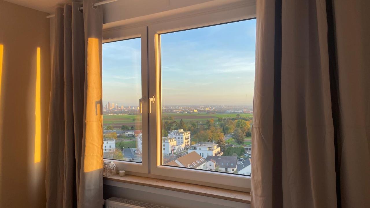 Moderne 2-zimmer-wohnung Mit Atemberaubender Skyline Aussicht Auf Frankfurt!